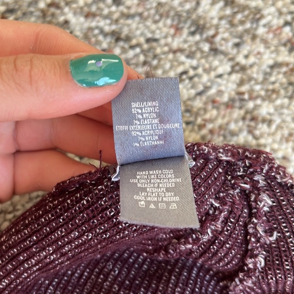 |4 for $20| 🤍 aerie - Burgundy Heathered "GRL PWR" Tuque - Picture 5 of 7